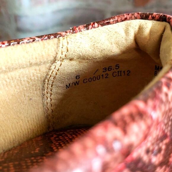 b.o.c Born O Concept Snakeskin Print Clogs *Free to Nurse in Need* Size 6 - Picture 8 of 11